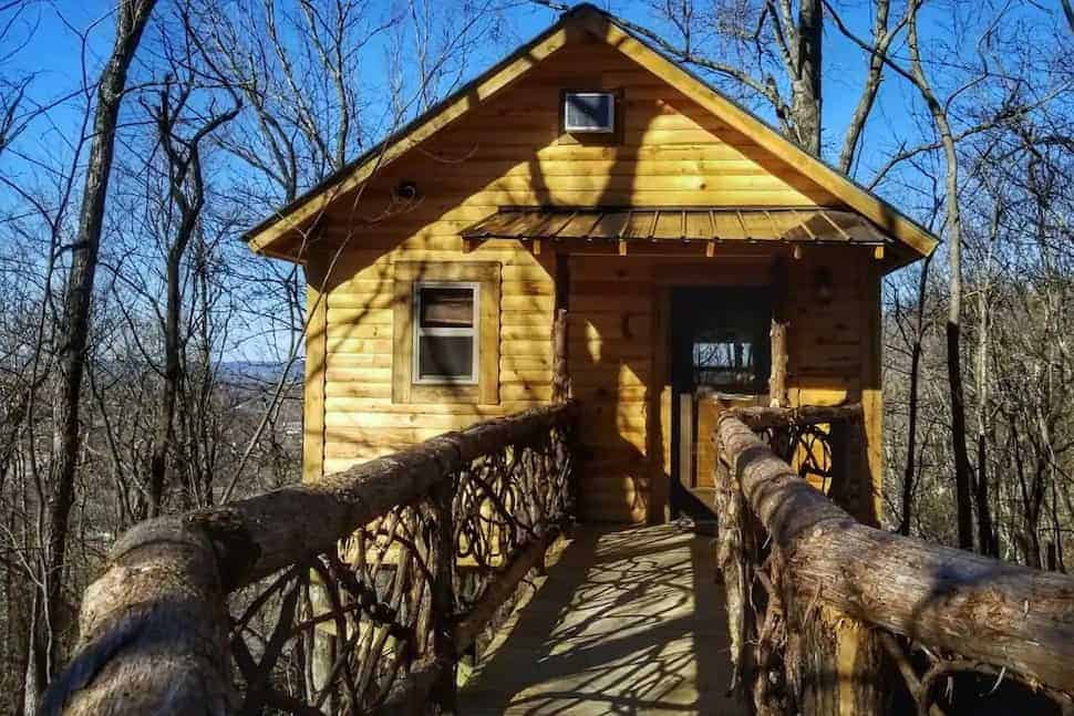 tree cabins in arkansas treehouse getaways in arkansas tree house airbnb arkansas